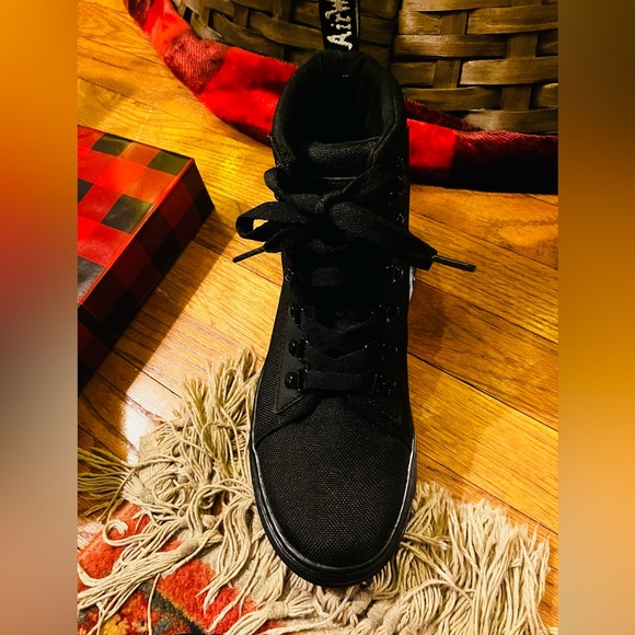 Dr. Martens Airwave Boots *NEW* - Picture 5 of 10